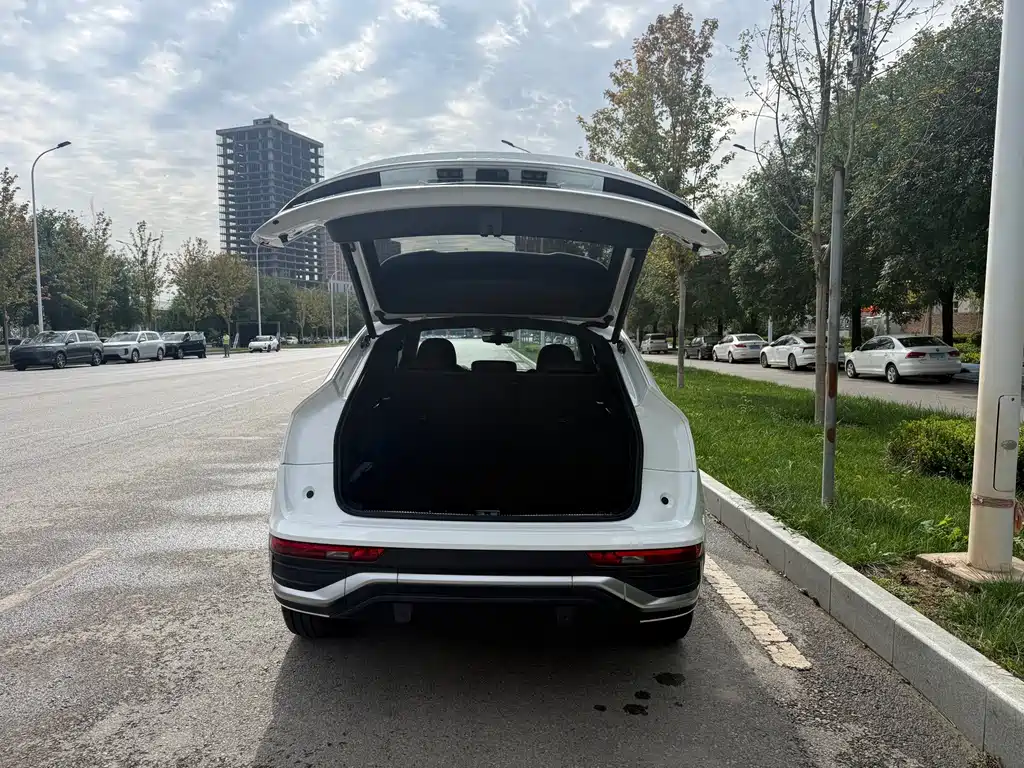 Audi Q5L Sportback — миниатюра 19