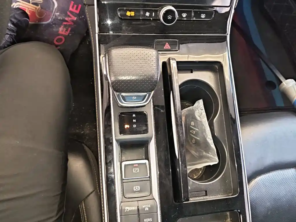 Roewe i6 MAX New Energy — миниатюра 14