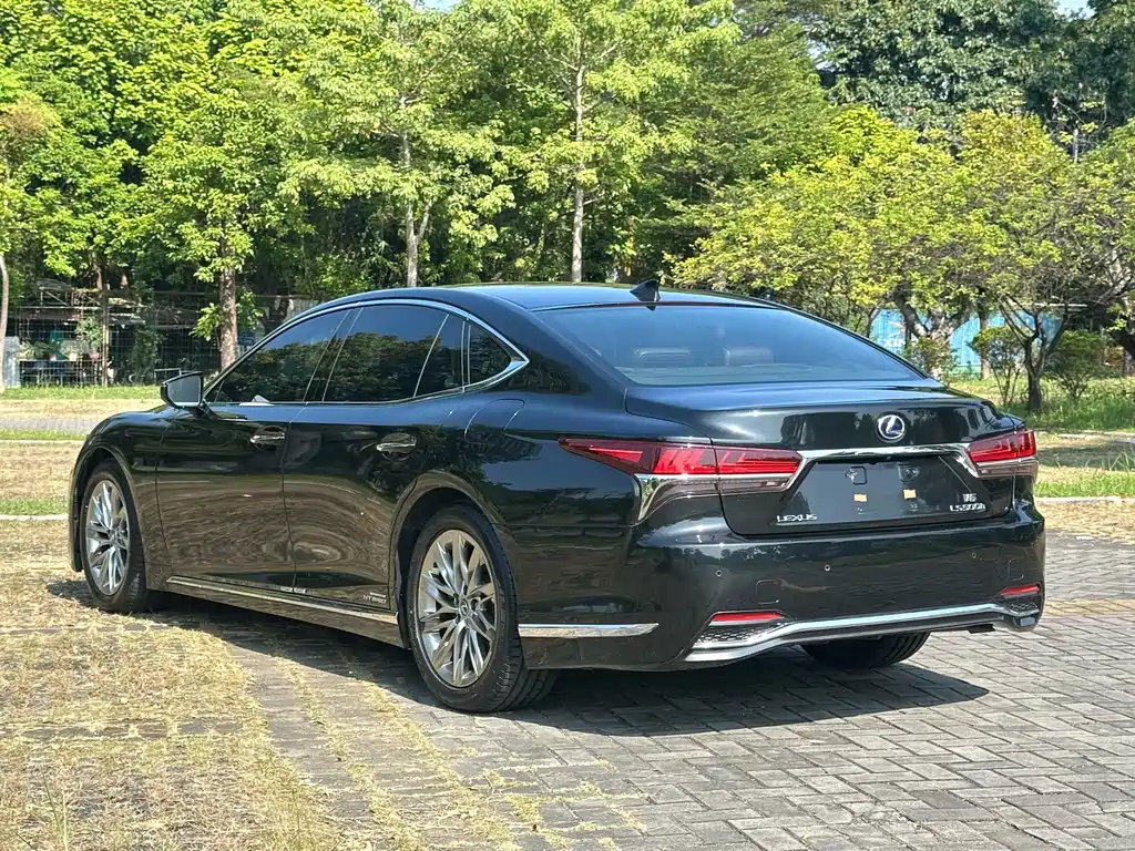 Lexus LS — миниатюра 4