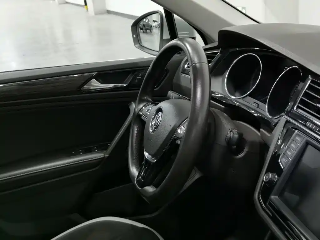 Volkswagen Tiguan L — миниатюра 22