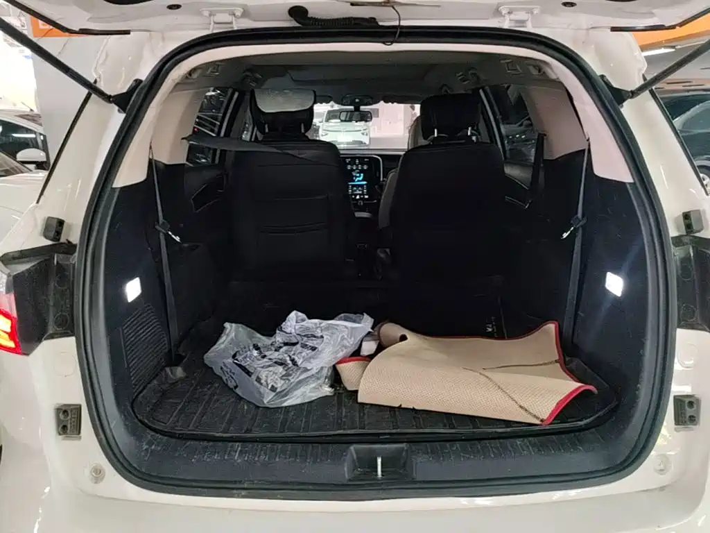 BYD MAX — миниатюра 19