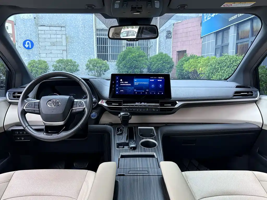 Toyota Sienna — миниатюра 5