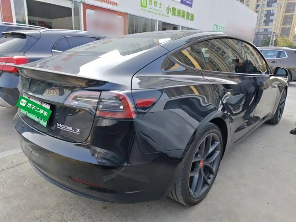 Tesla Model 3 — миниатюра 7