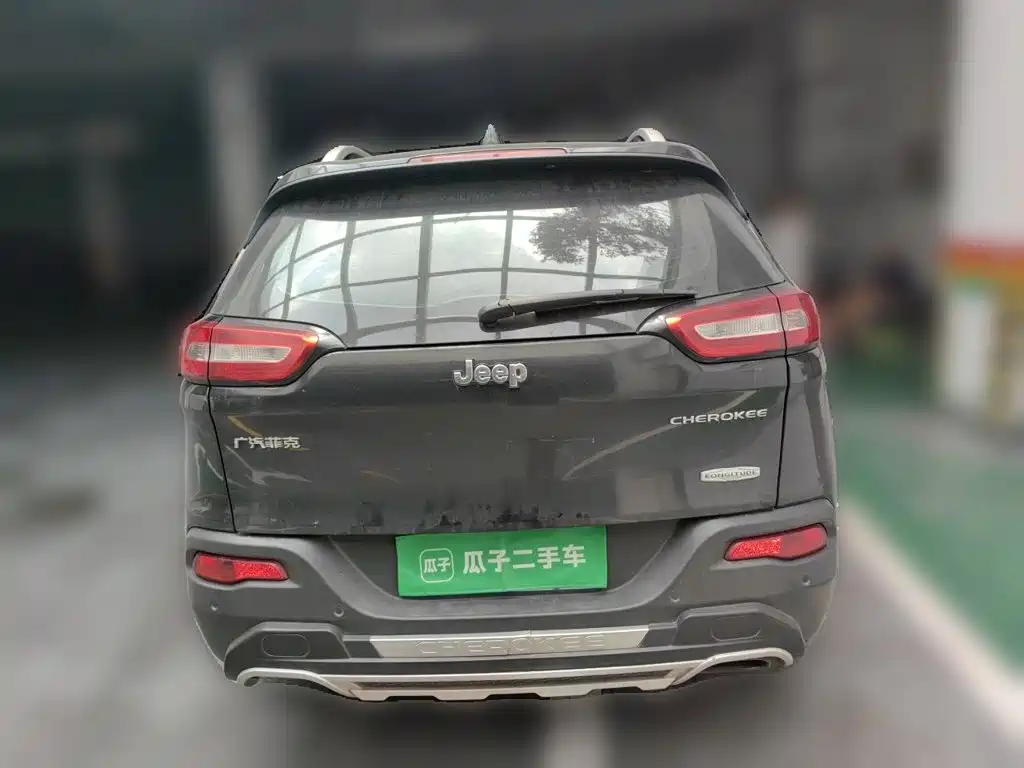 Jeep Cherokee — миниатюра 3