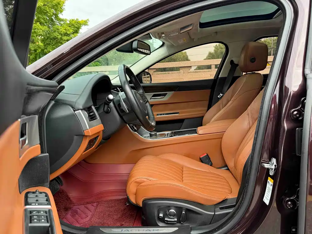 Jaguar XFL — миниатюра 6