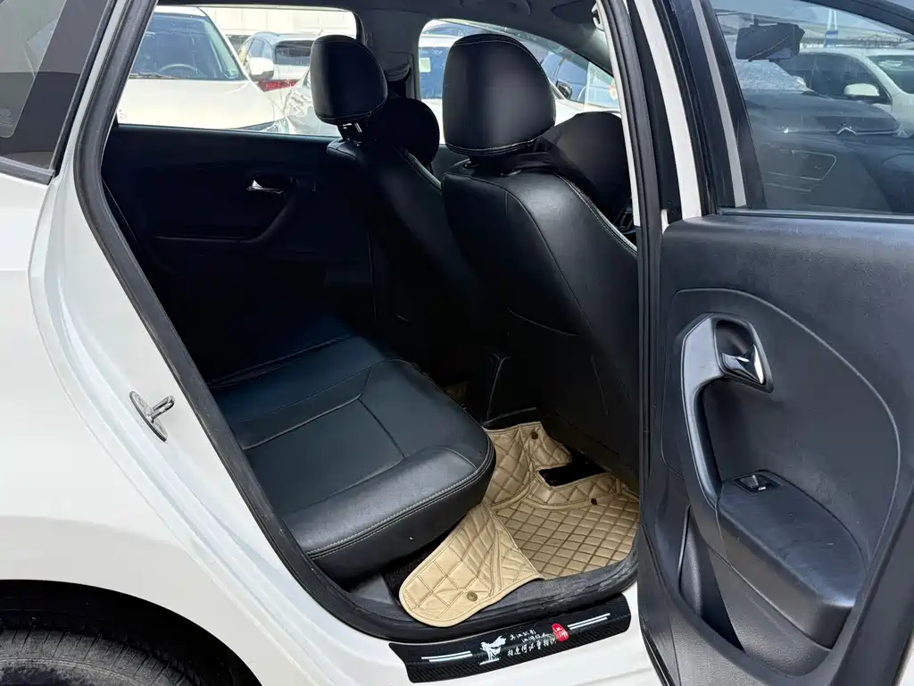 Volkswagen Polo — миниатюра 12