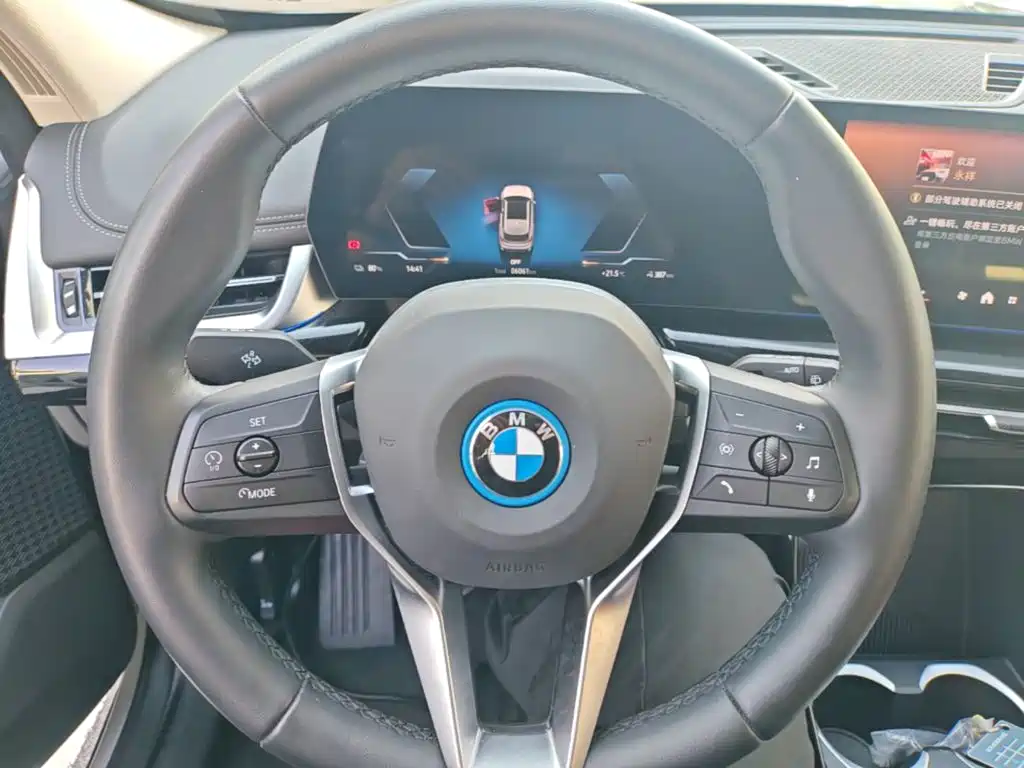BMW iX1 — миниатюра 11