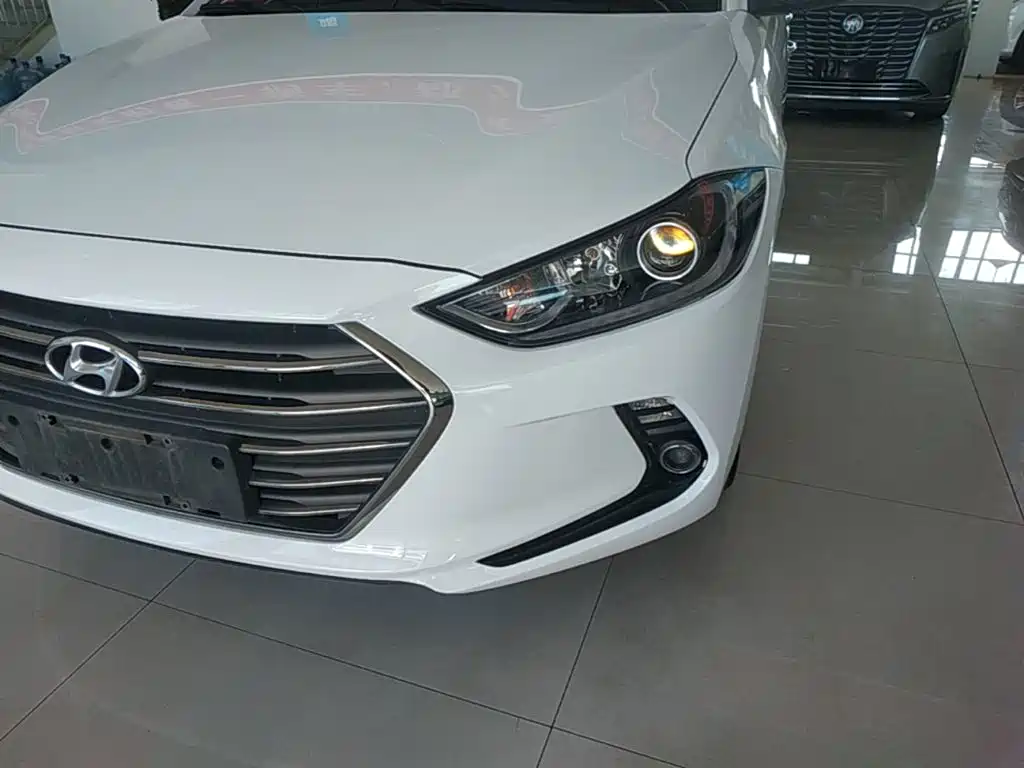 Hyundai Elantra — миниатюра 24