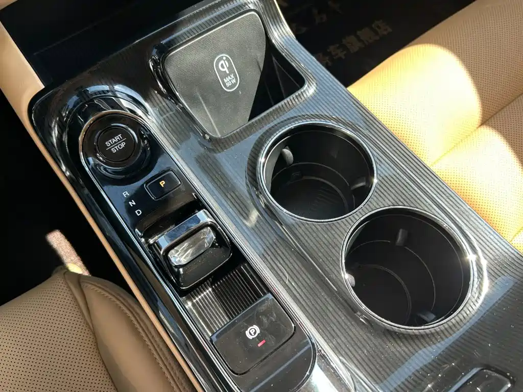 GAC Motor Trumpchi E8 PHEV — миниатюра 11