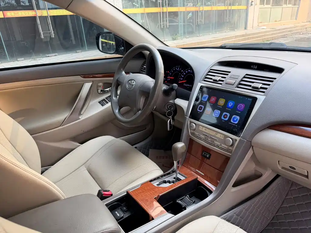 Toyota Camry — миниатюра 4