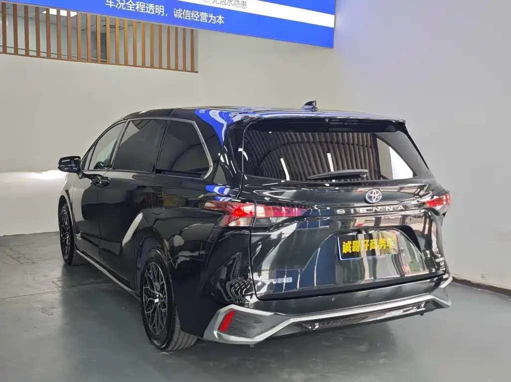 Toyota Sienna — миниатюра 28