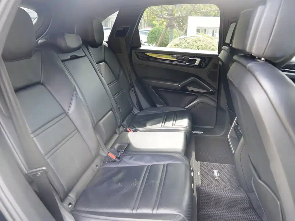 Porsche Cayenne — миниатюра 6