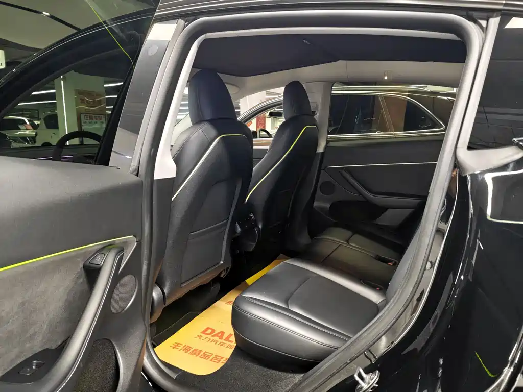 Tesla Model Y — миниатюра 8