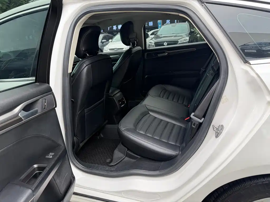 Ford Mondeo — миниатюра 10