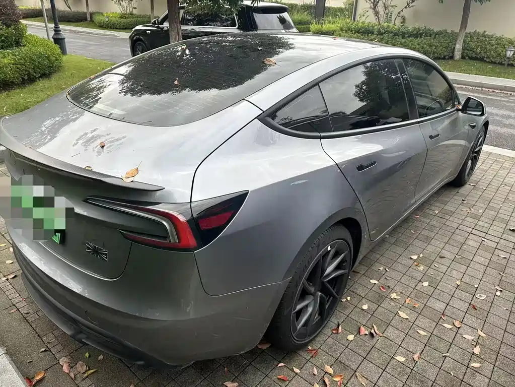 Tesla Model 3 — миниатюра 2