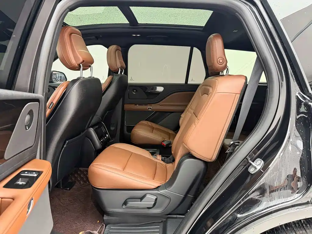 Lincoln Aviator — миниатюра 19