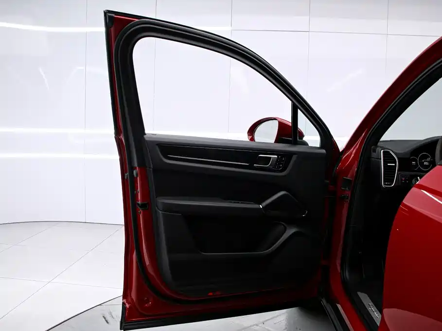 Porsche Cayenne — миниатюра 12