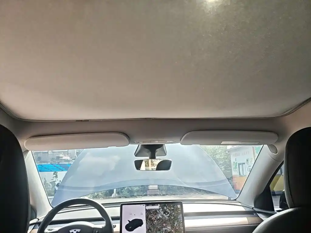 Tesla Model Y — миниатюра 18