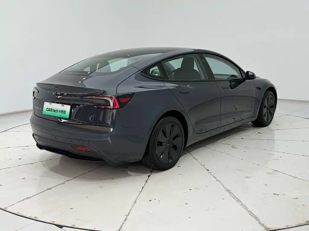 Tesla Model 3 — миниатюра 24