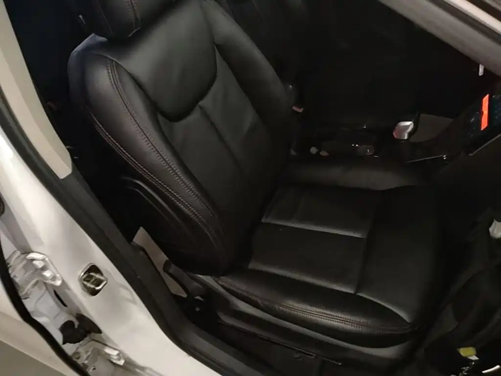 Peugeot 308 — миниатюра 25