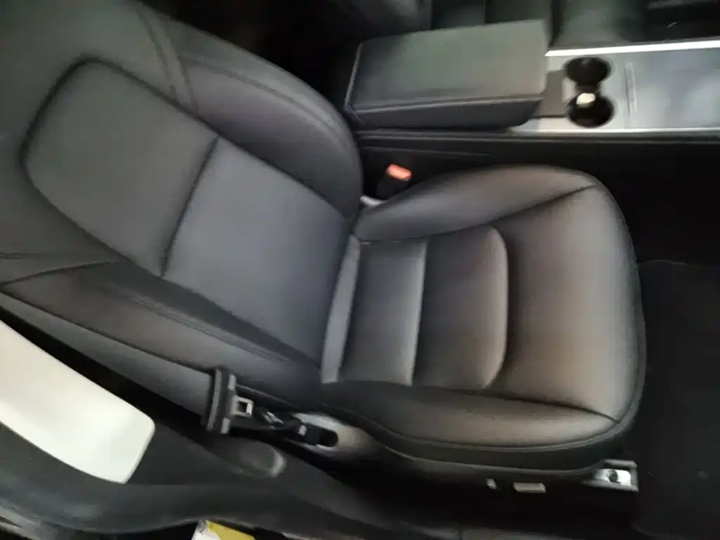 Tesla Model Y — миниатюра 25
