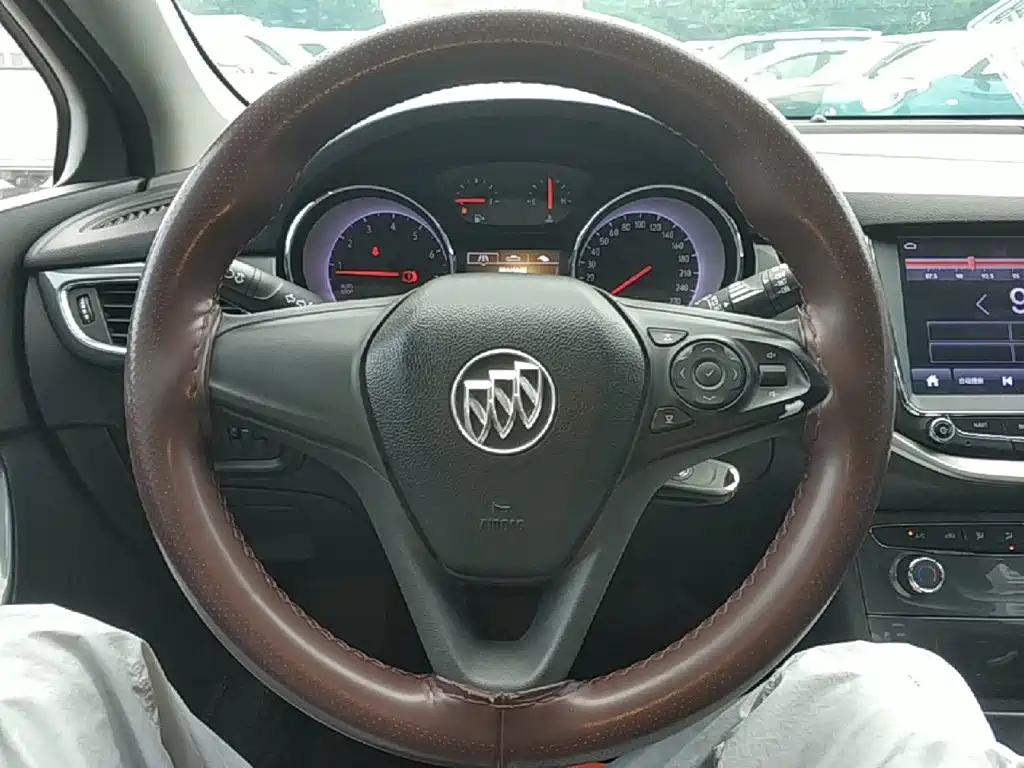 Buick Verano — миниатюра 11