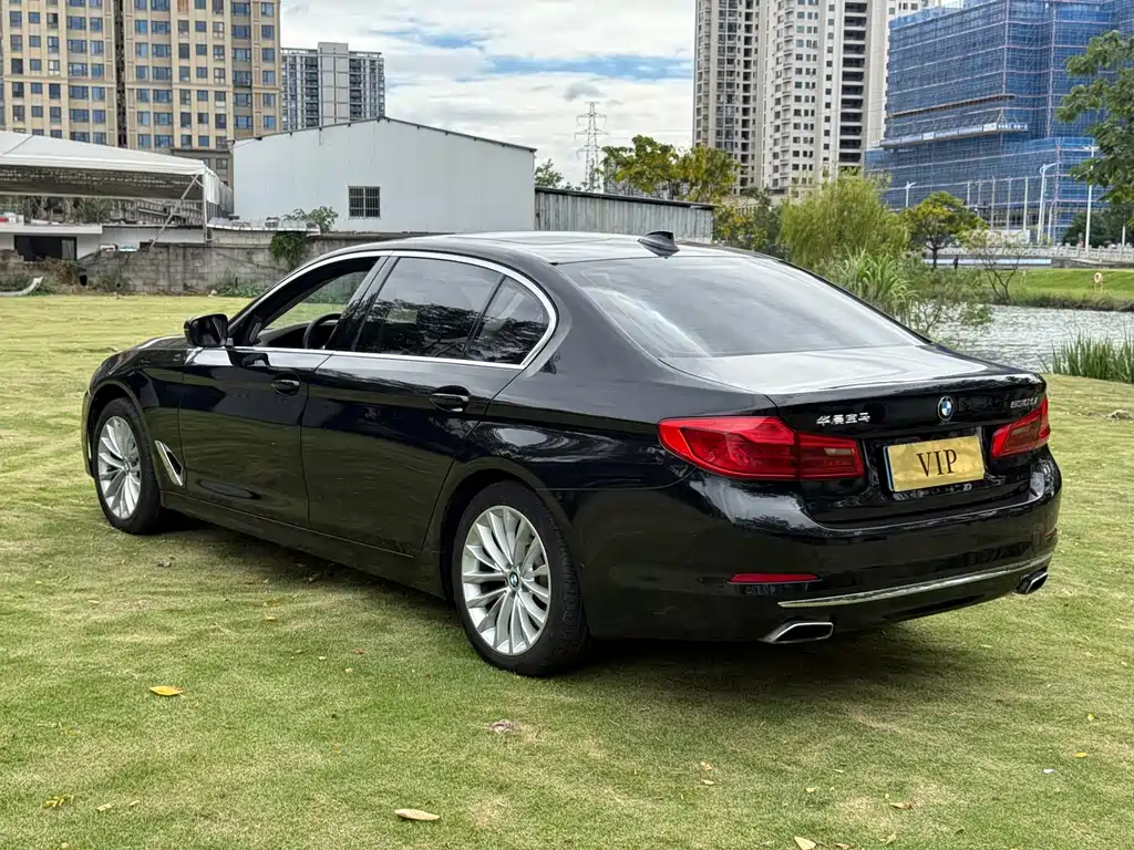 BMW 5 Series — миниатюра 6