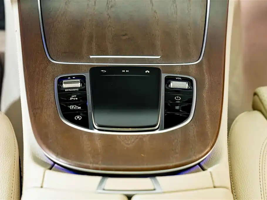 Mercedes-Benz E-Class — миниатюра 14