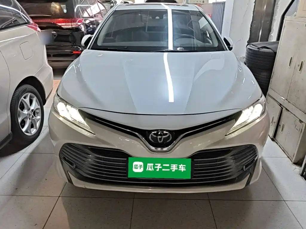 Toyota Camry — миниатюра 3