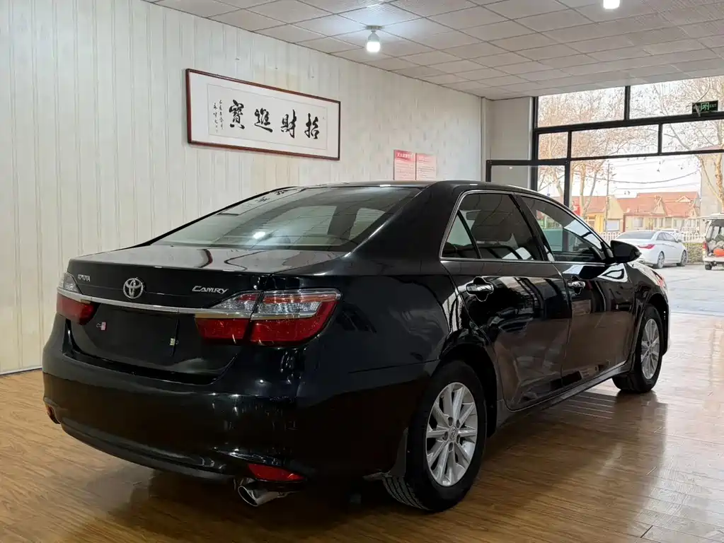 TOYOTA CAMRY