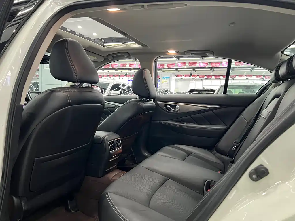 INFINITI Q50L