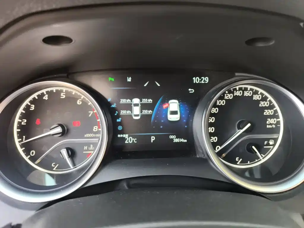 Toyota Camry — миниатюра 7
