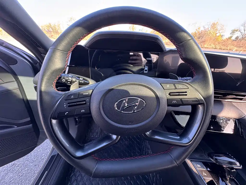 Hyundai Elantra — миниатюра 20
