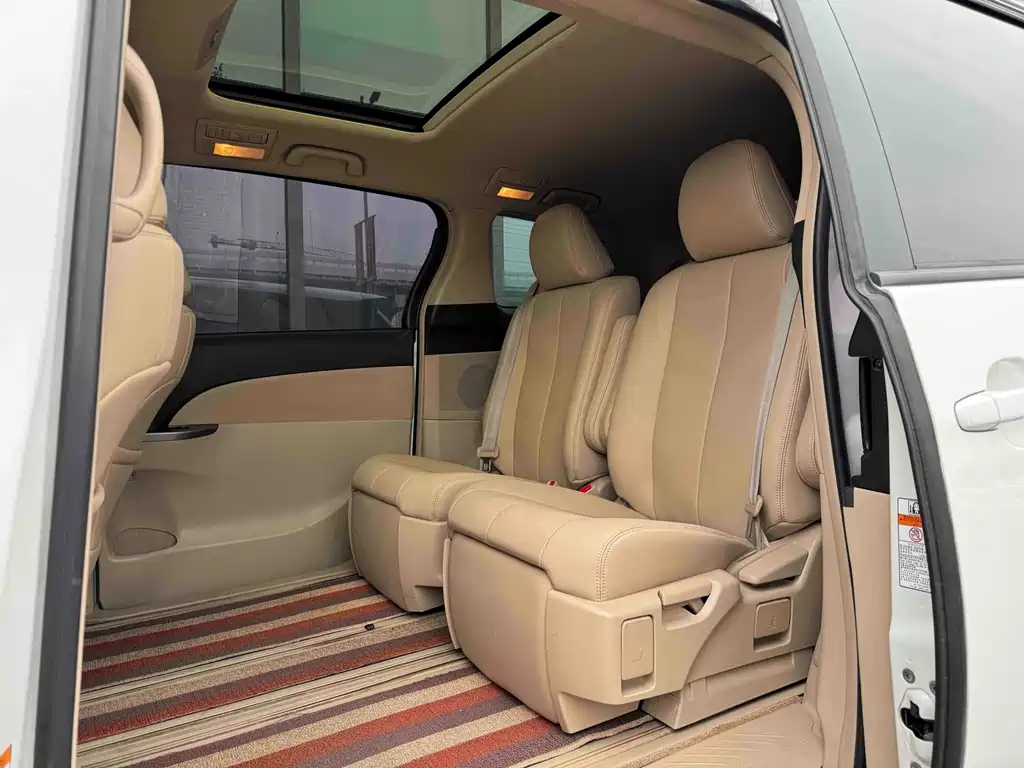 Toyota Previa — миниатюра 5