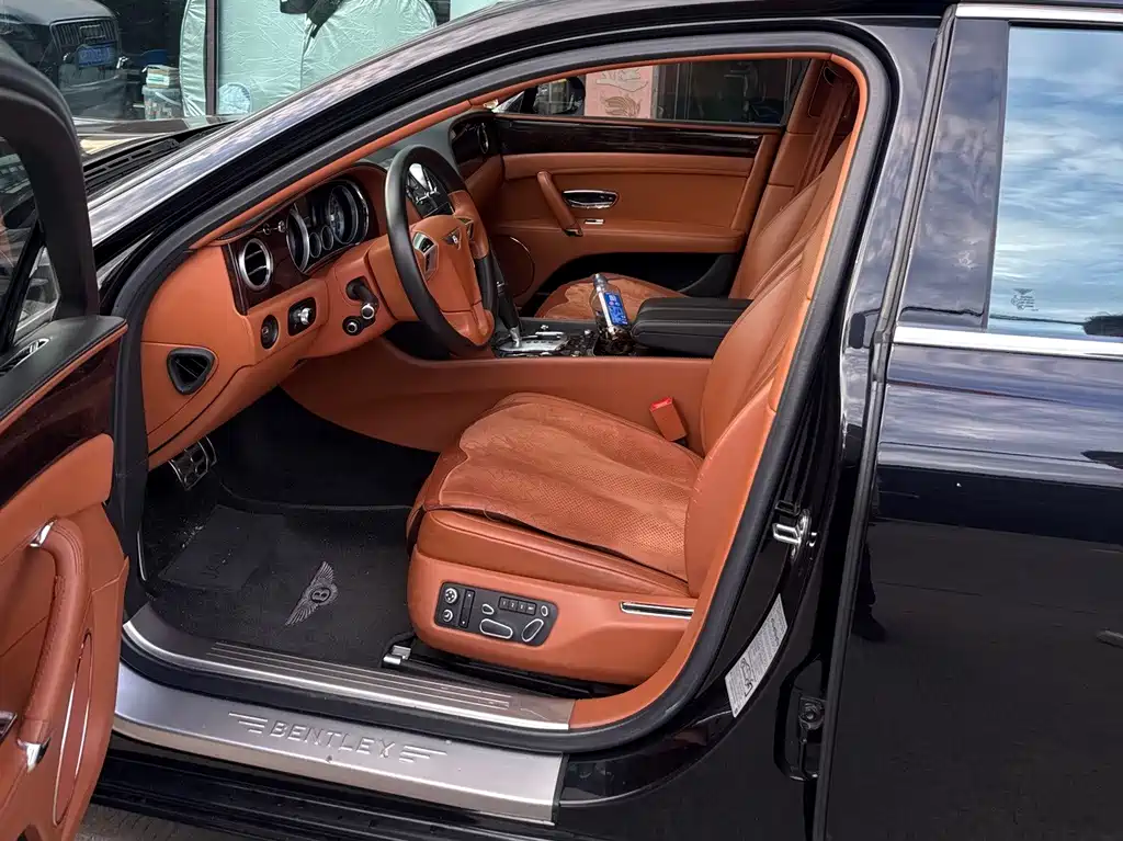Bentley Flying Spur — миниатюра 7