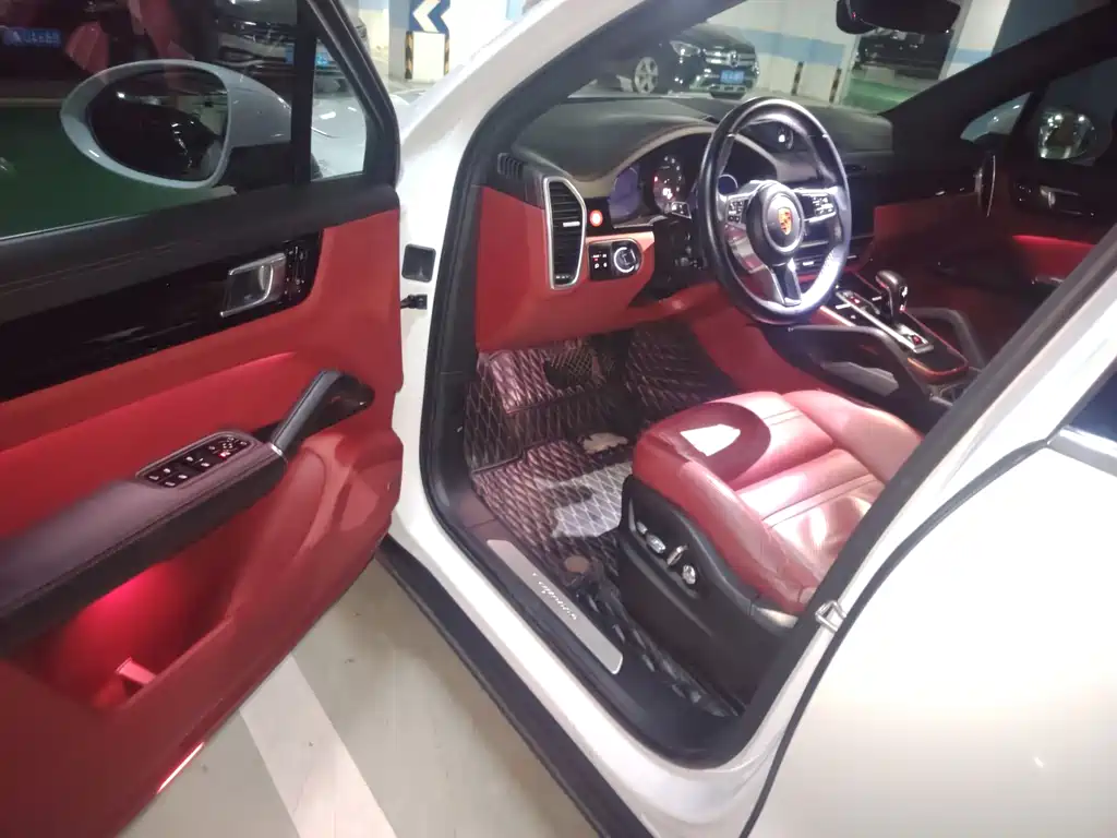 Porsche Cayenne — миниатюра 5