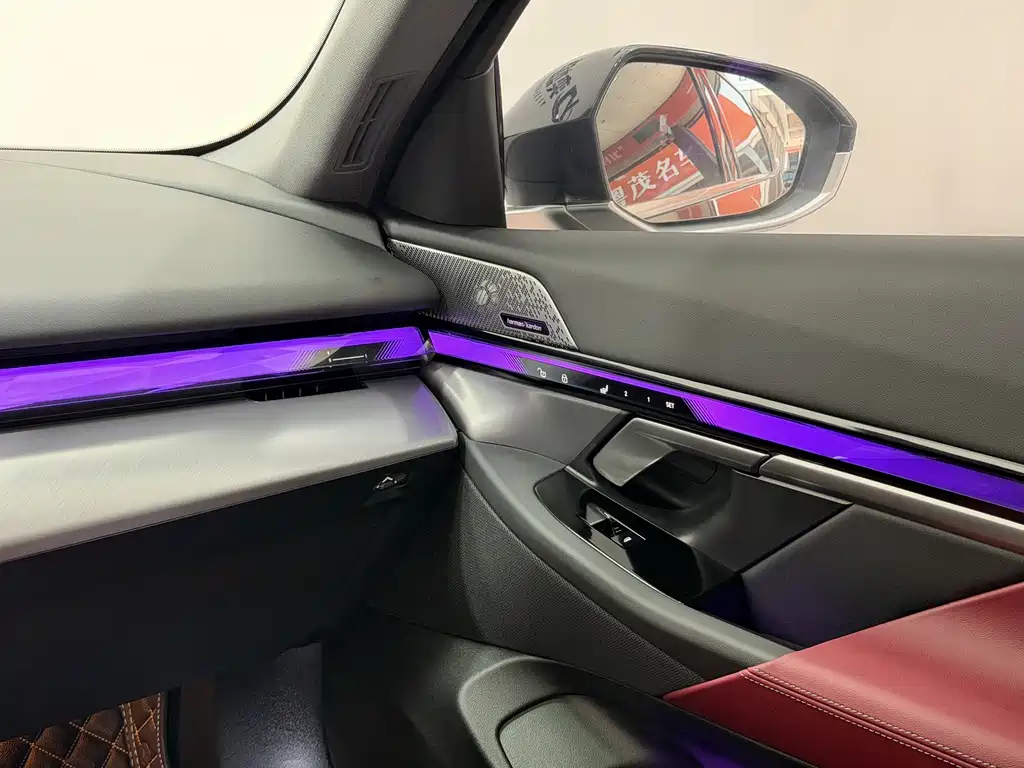 BMW 5 Series — миниатюра 13