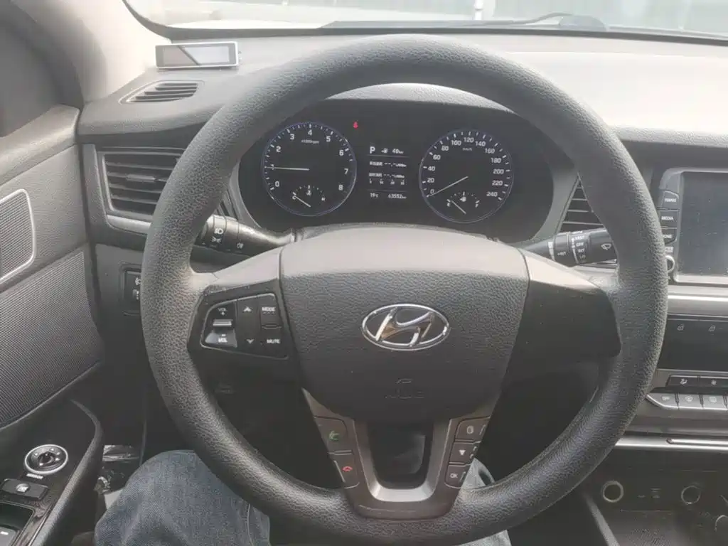 Hyundai Mistra — миниатюра 11