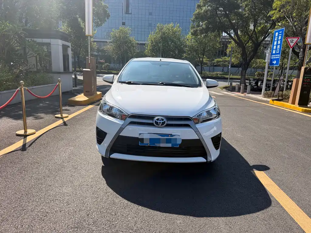 Toyota Yaris L — миниатюра 3