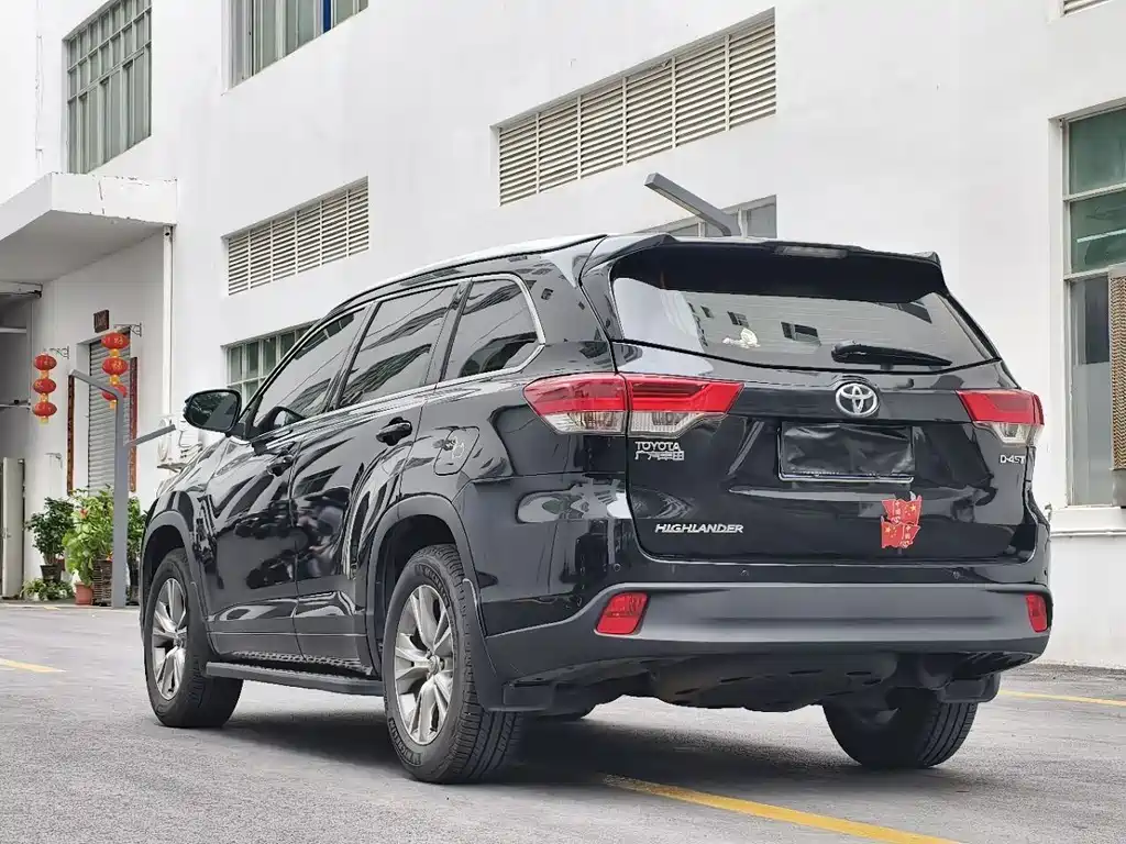 TOYOTA HIGHLANDER