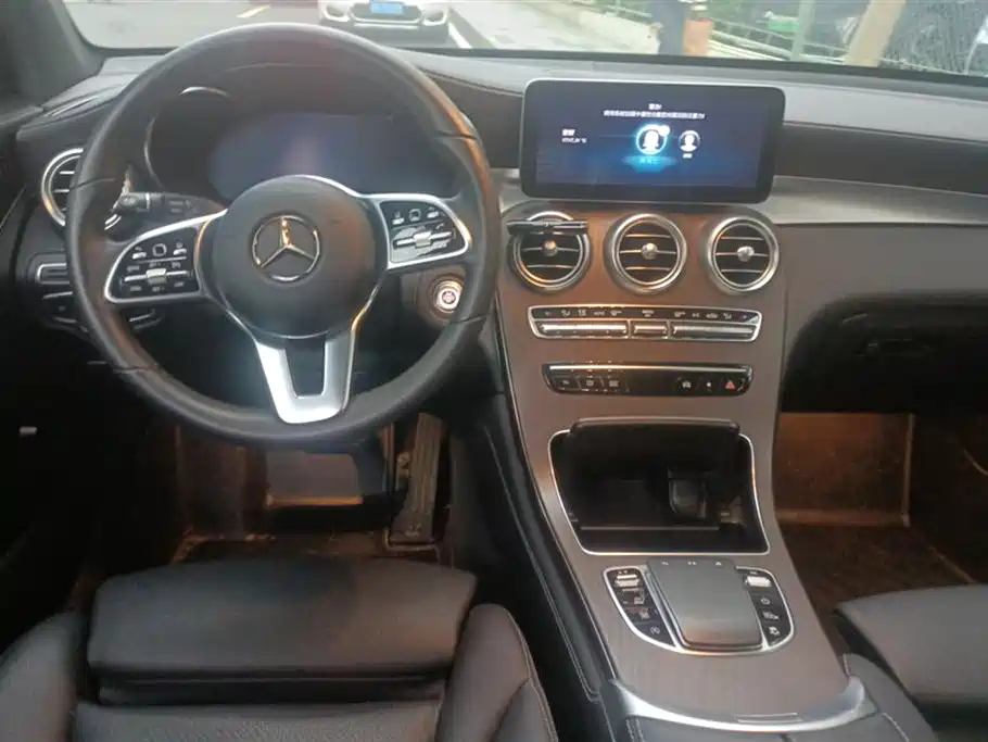 MERCEDES-BENZ GLC
