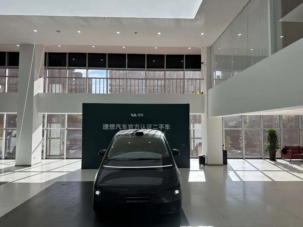 Li Auto Li MEGA — миниатюра 2