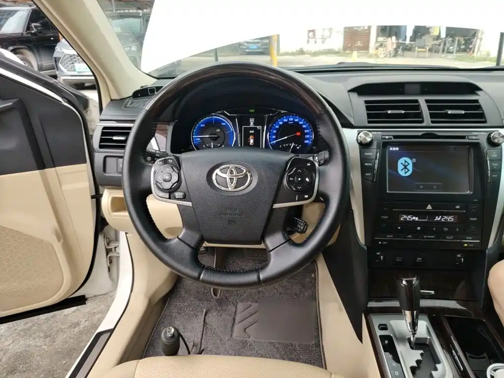 Toyota Camry — миниатюра 3