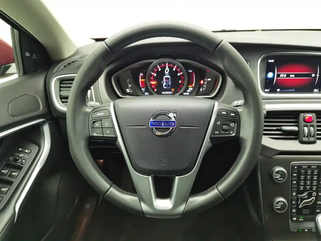 Volvo V40 — миниатюра 11