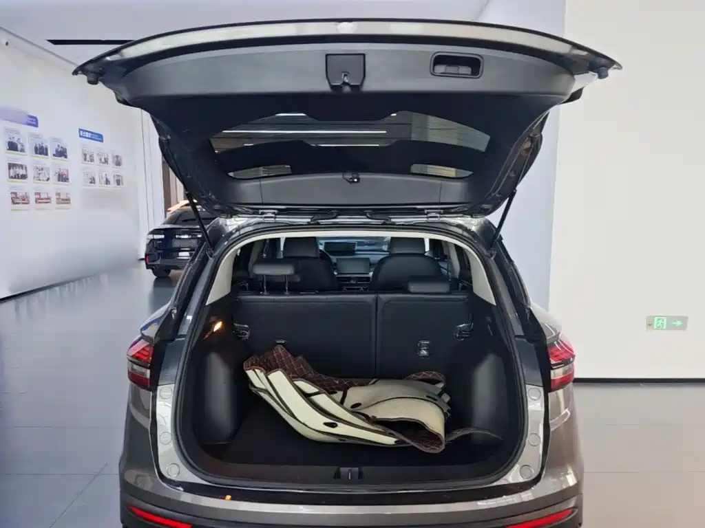 Geely Binyue — миниатюра 19