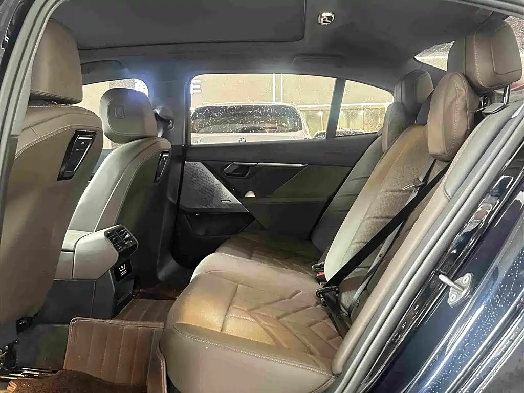 BMW 5 Series — миниатюра 8