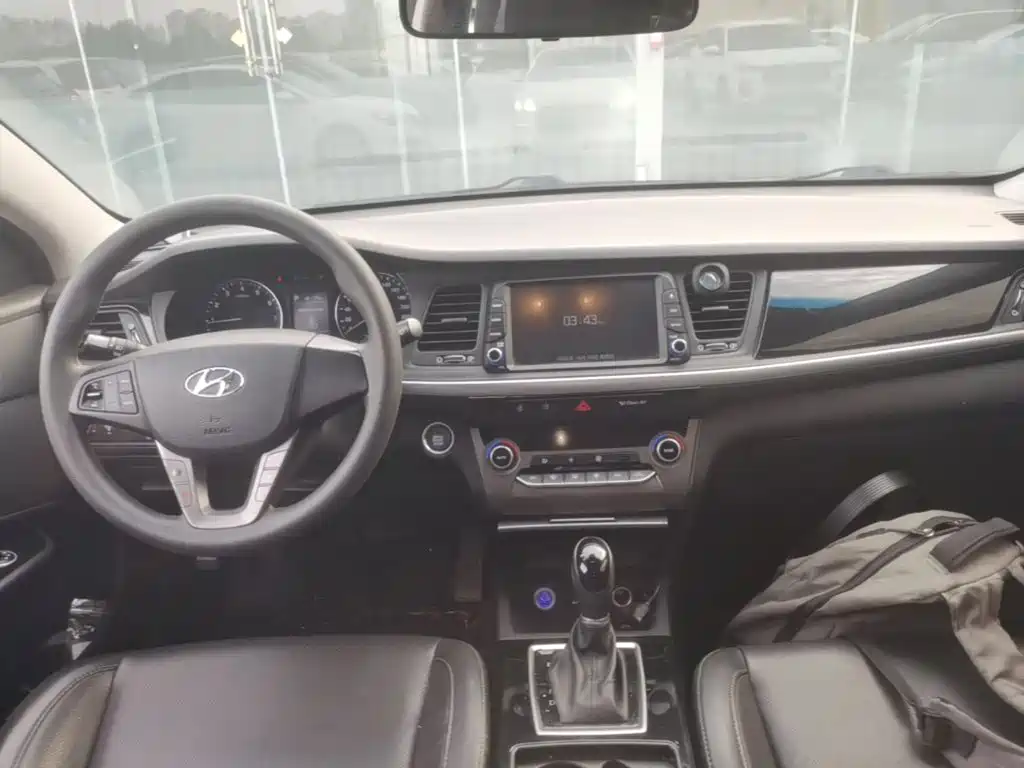 Hyundai Mistra — миниатюра 10
