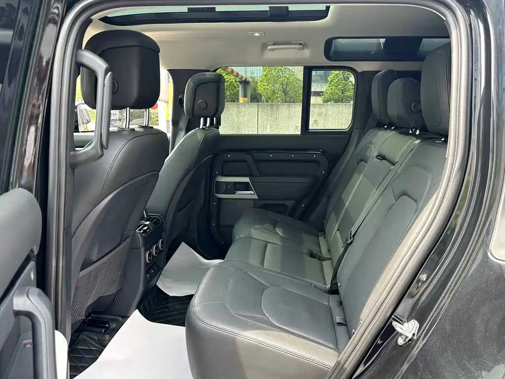 Land Rover Defender — миниатюра 7