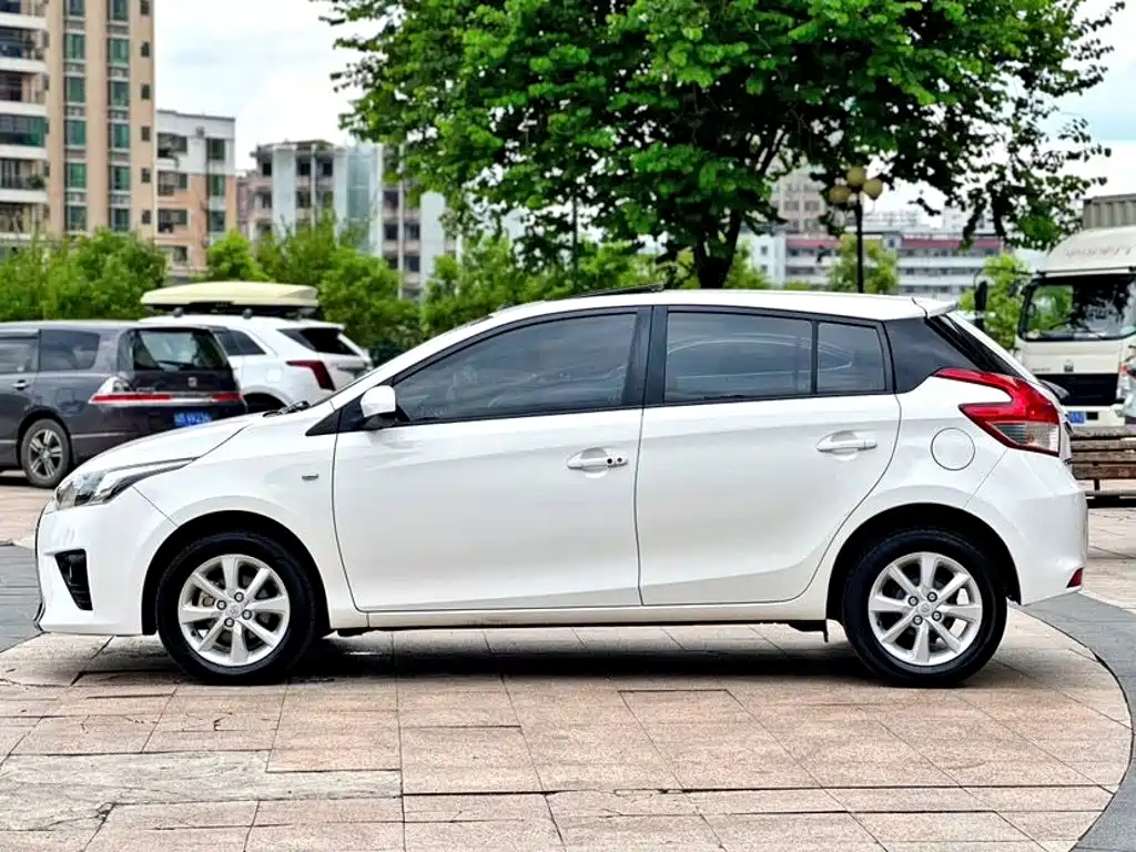Toyota Yaris L — миниатюра 4