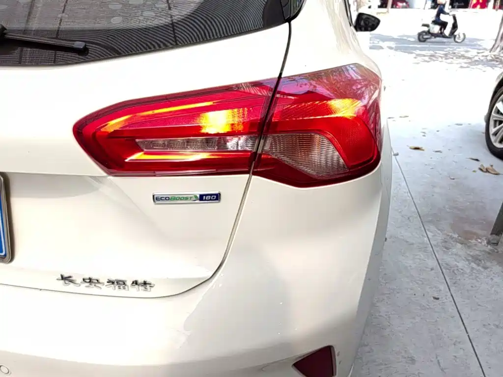 Ford Focus — миниатюра 8